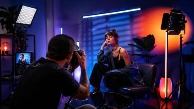 Continuous Light Versus Flash: Technology Shapes the Mood